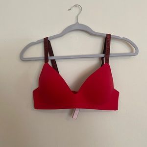 34B Victoria Secret bra